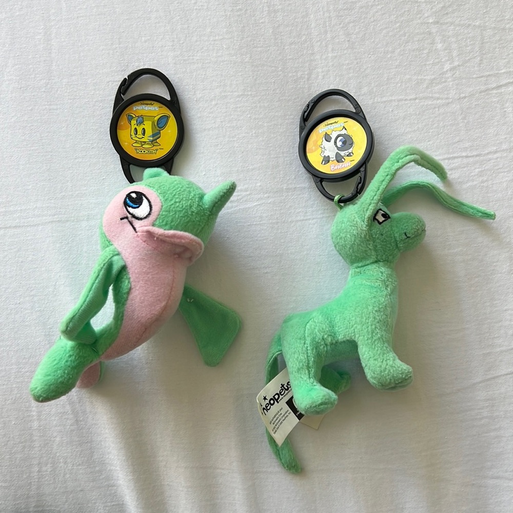 Set of 2 VINTAGE 2005 McDonalds Neopets Green Flotsam & Gelert Bag Charms